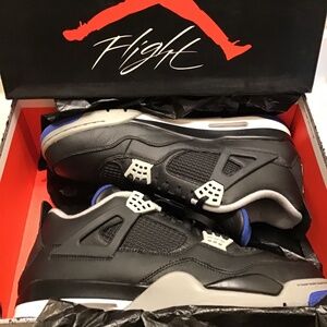 NIKE AIR JORDAN 4 RETRO
